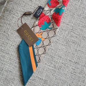 gucci strawberry twilly